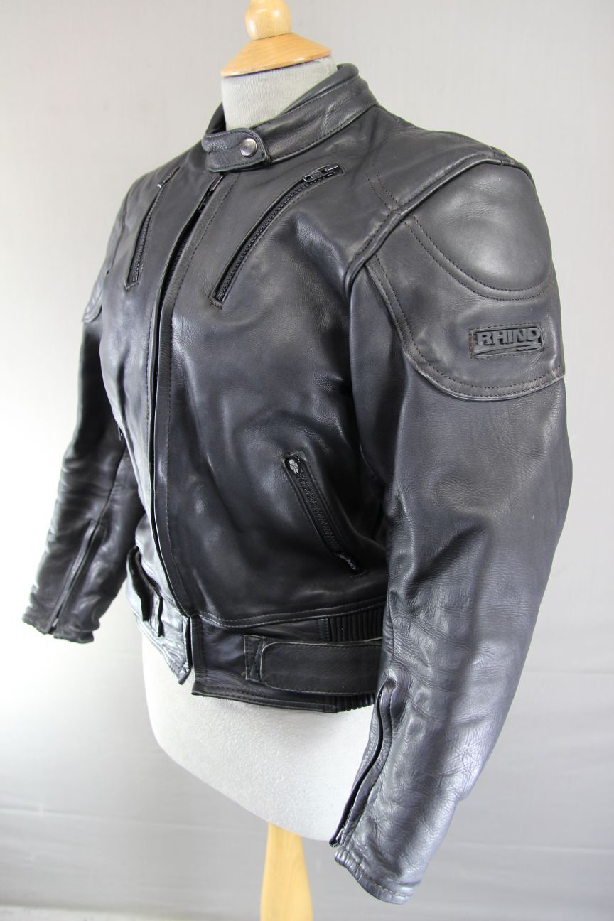 BRITISH DESIGNED RHINO BLACK COWHIDE LEATHER BIKER JACKET + PROTECTORS: SIZE 14