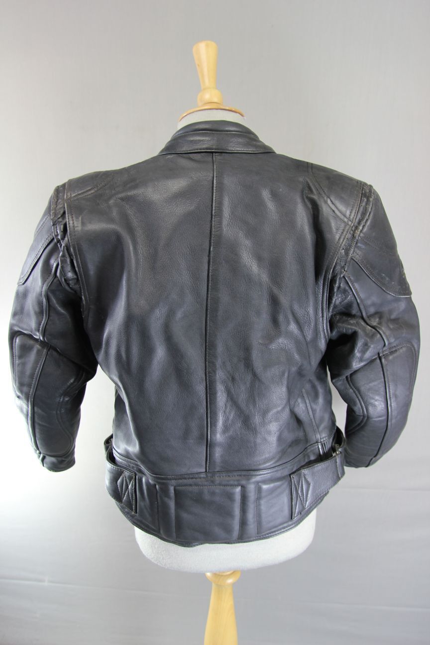 BRITISH DESIGNED RHINO BLACK COWHIDE LEATHER BIKER JACKET + PROTECTORS: SIZE 14