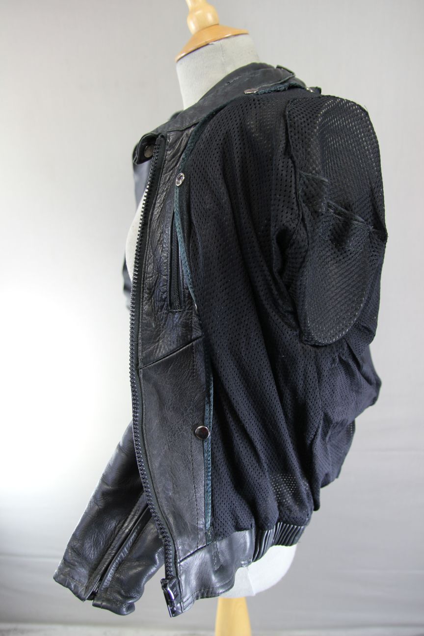 BRITISH DESIGNED RHINO BLACK COWHIDE LEATHER BIKER JACKET + PROTECTORS: SIZE 14