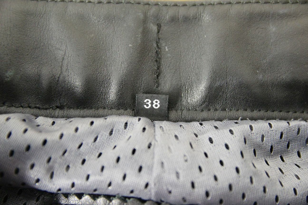 RACER BLACK LEATHER BIKER JEANS/TROUSERS + CE ARMOUR: WAIST 30IN/INSIDE LEG 31IN