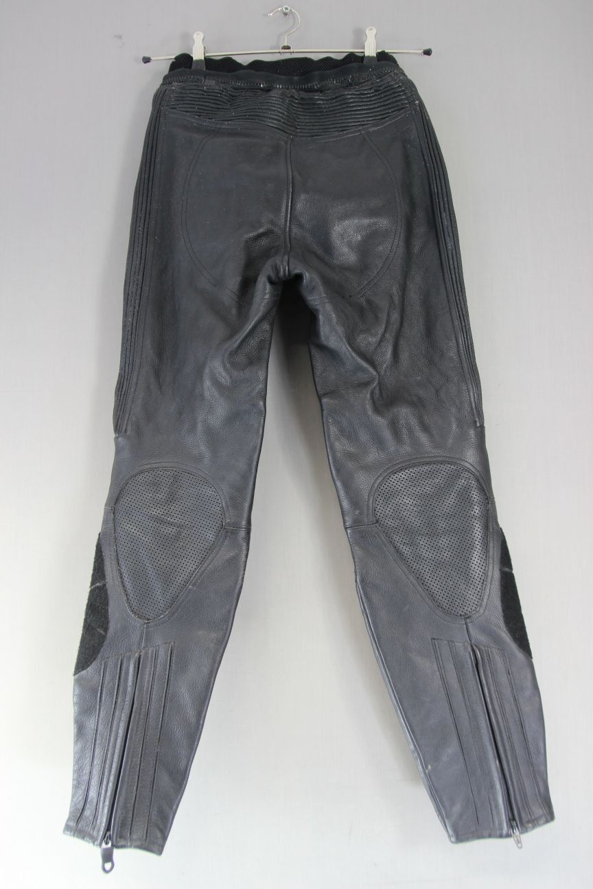 AKITO BLACK LEATHER BIKER TROUSERS + CE KNEE ARMOUR: SIZE 10 WAIST 26IN/LEG 29IN