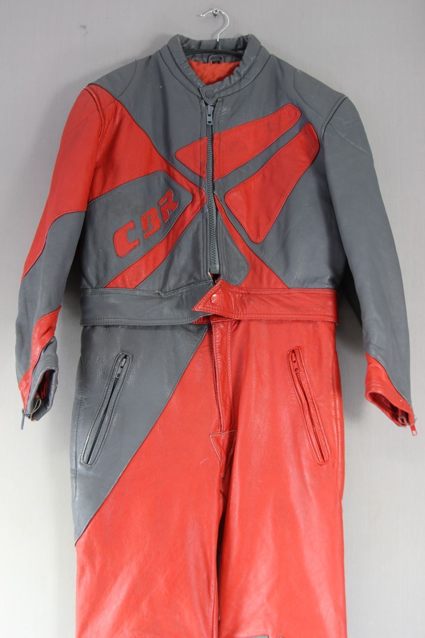 VINTAGE CBR 2 PIECE RED & GREY LEATHER CLASSIC BIKER SUIT 38 INCH/MEDIUM