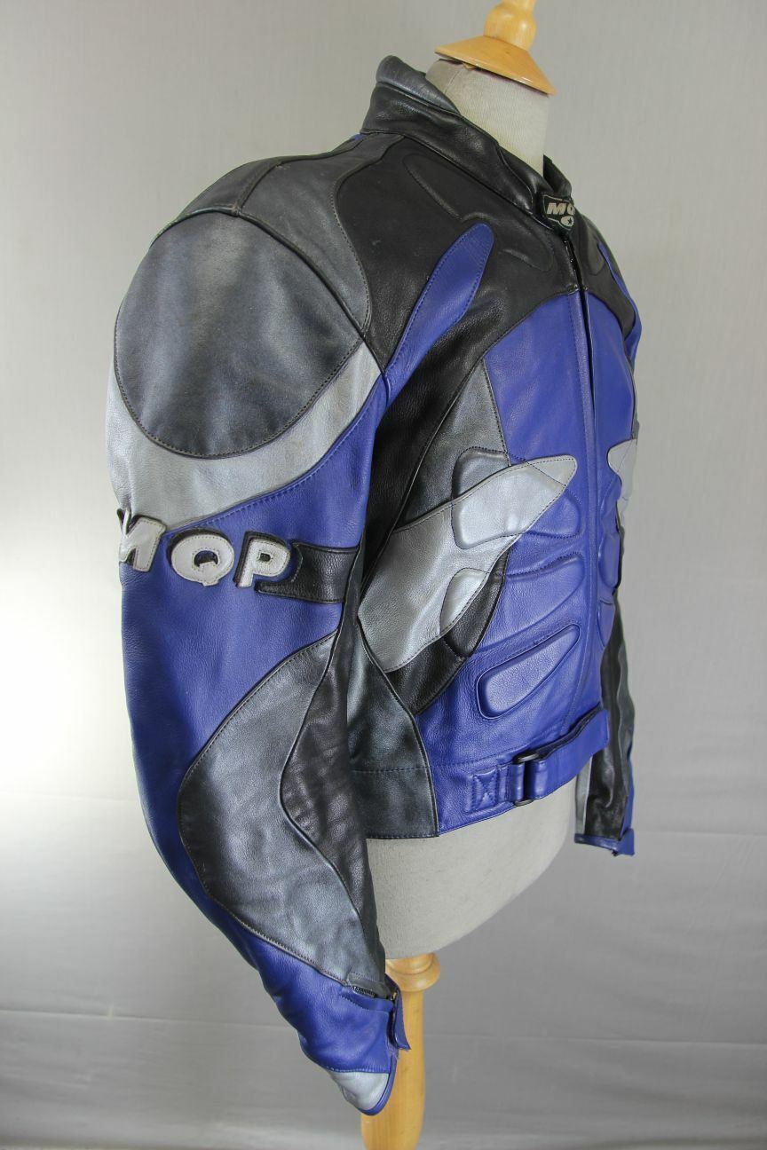 MQP 'ACES OF THE TRACK' BLUE, BLACK & SILVER LEATHER BIKER JACKET+CE ARMOUR 44IN
