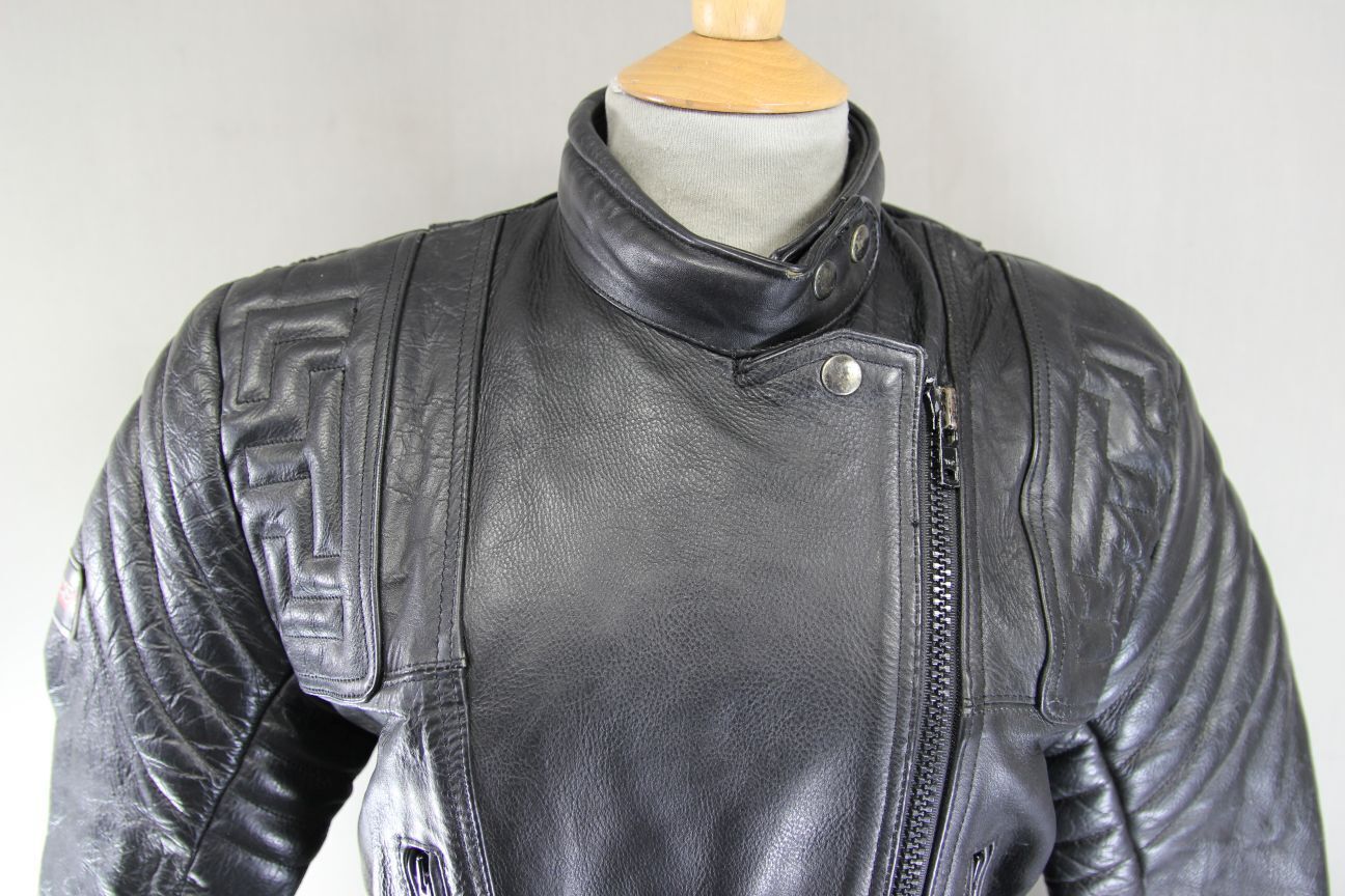 CLASSIC AKITO T-FORCE BLACK LEATHER BIKER JACKET: SIZE 12/34 -36 INCH CHEST