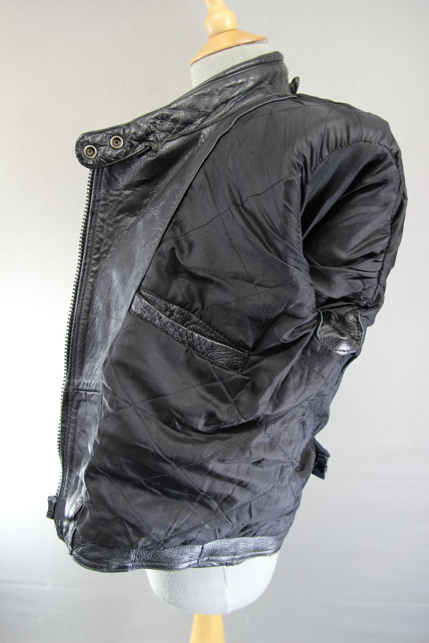 CLASSIC AKITO T-FORCE BLACK LEATHER BIKER JACKET: SIZE 12/34 -36 INCH CHEST