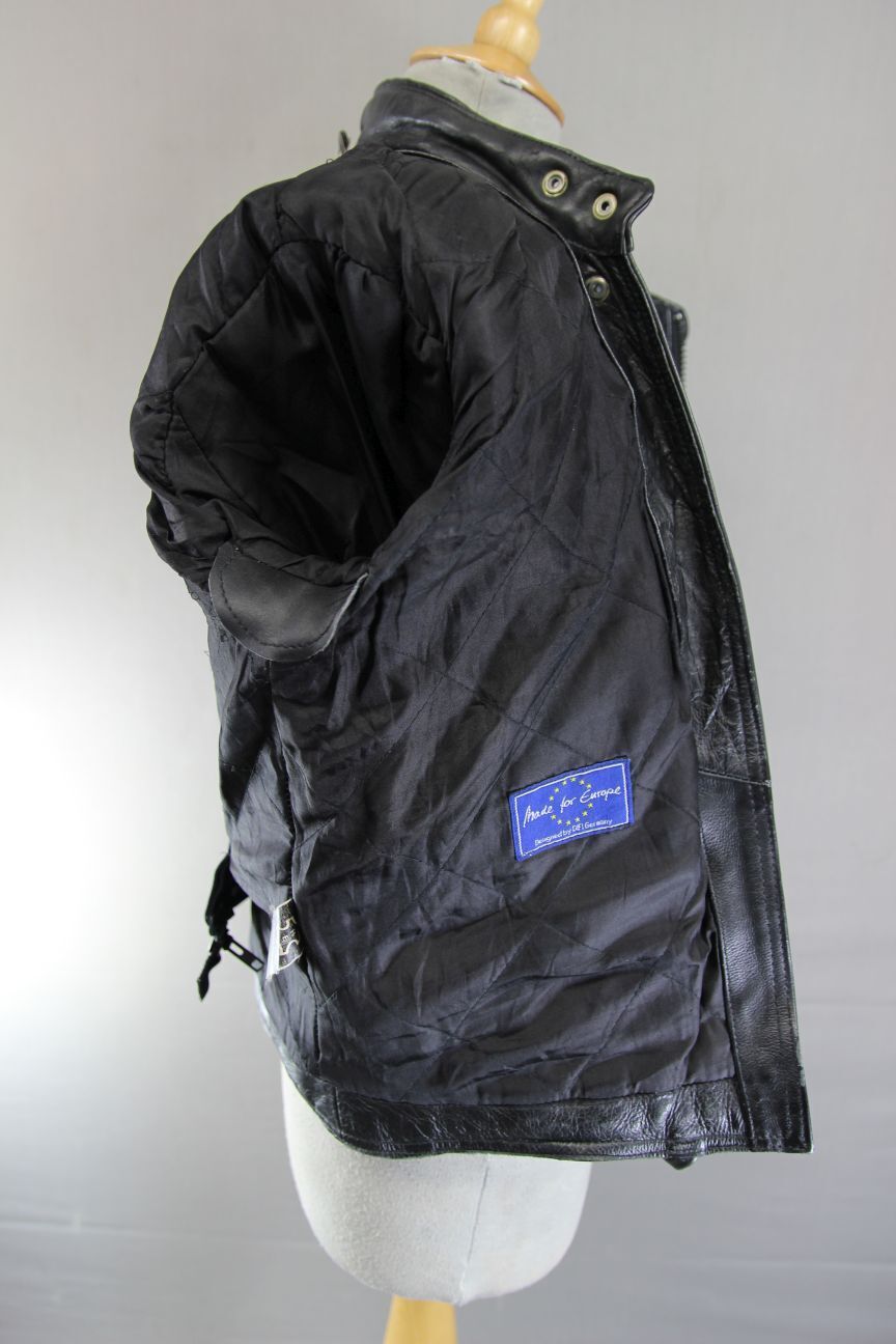 CLASSIC AKITO T-FORCE BLACK LEATHER BIKER JACKET: SIZE 12/34 -36 INCH CHEST