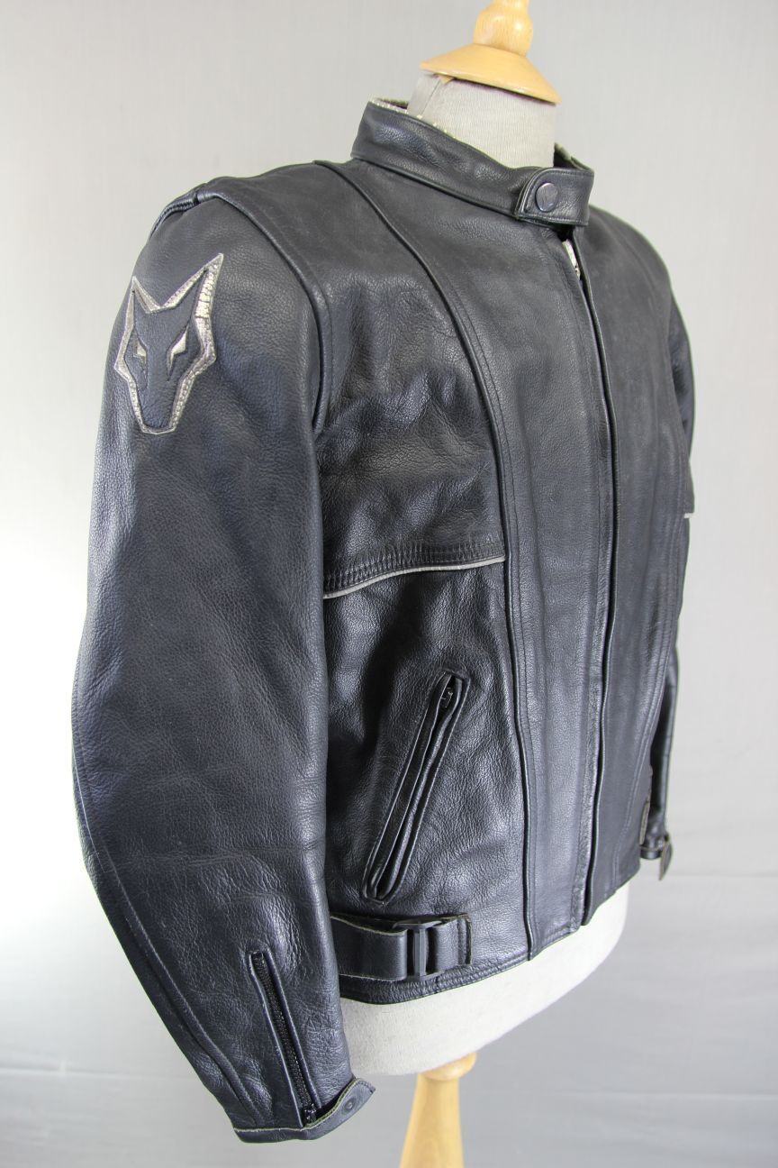 WOLF RACING CONSTRUCTION BLACK LEATHER BIKER JACKET WITH CE ARMOUR: SIZE 16