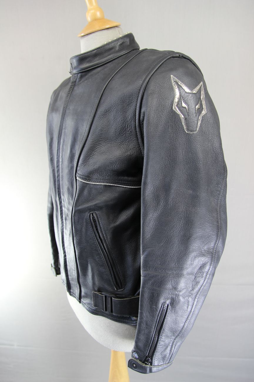 WOLF RACING CONSTRUCTION BLACK LEATHER BIKER JACKET WITH CE ARMOUR: SIZE 16