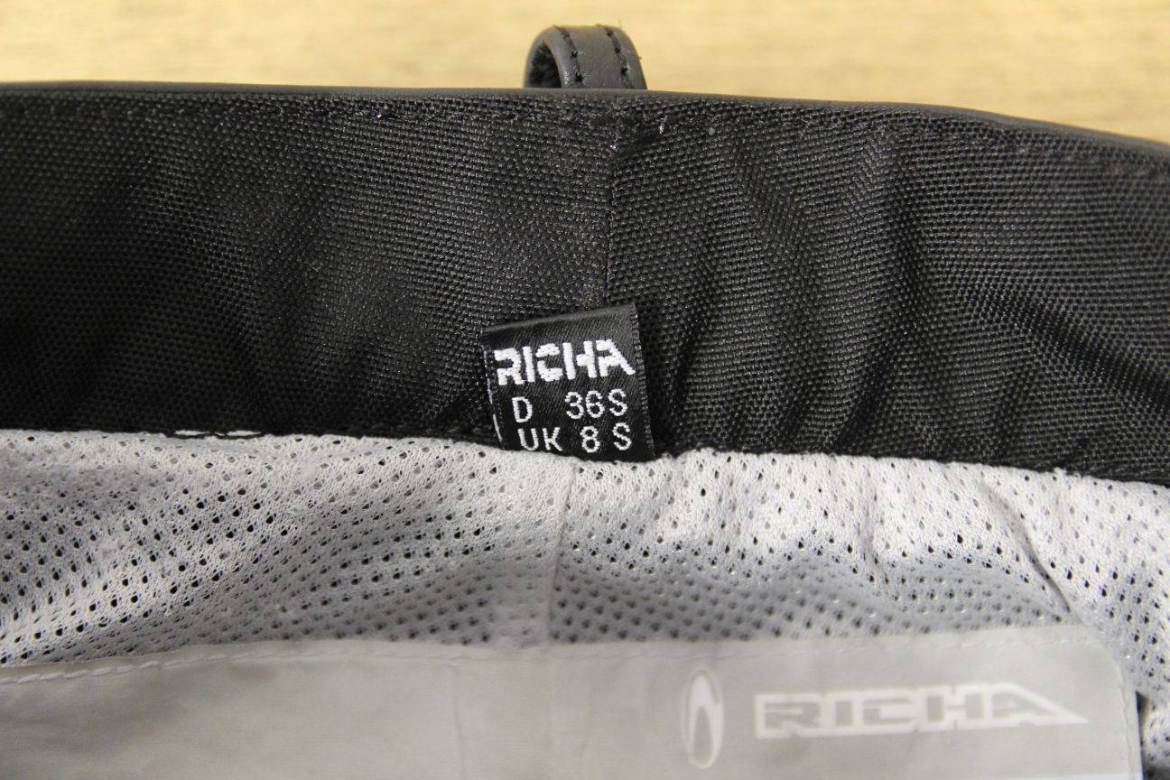 RICHA BLACK LEATHER BIKER JEANS + CE ARMOUR SIZE 8: WAIST 28 IN/INSIDE LEG 30 IN