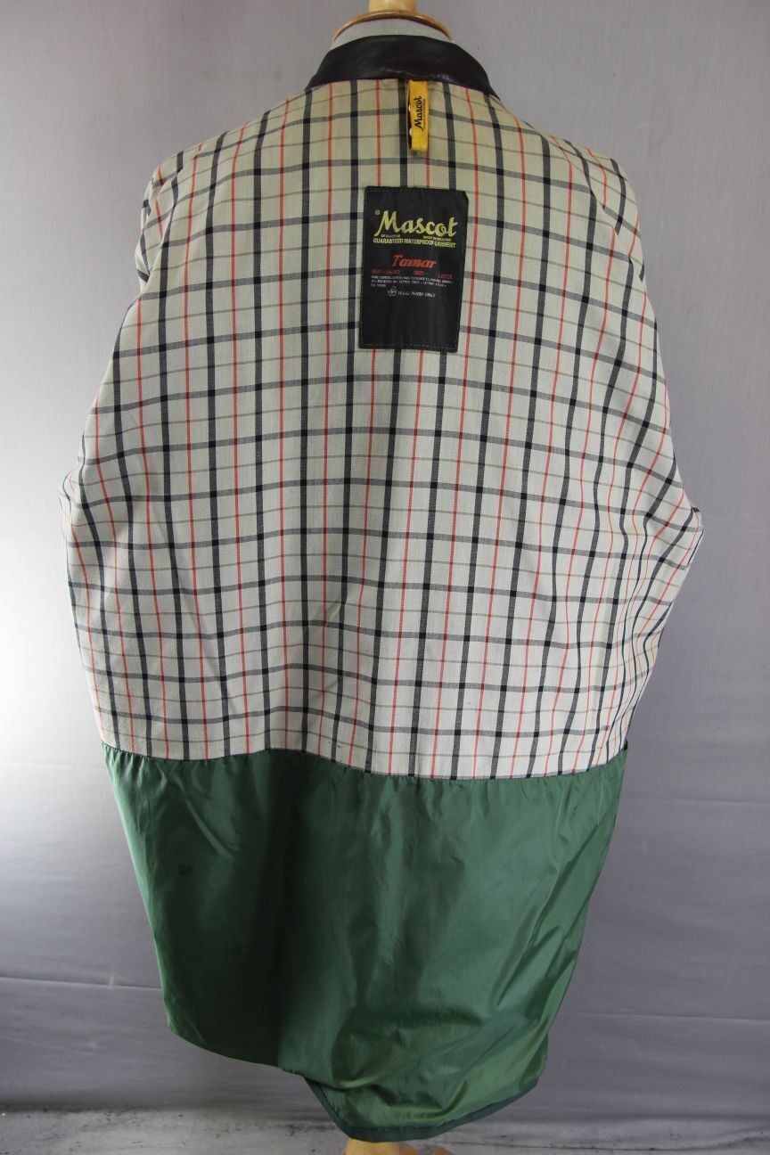 MASCOT 'TAMAR' BRITISH MADE LEATHER TRIMMED GREEN WATERPROOF COAT LARGE/44 INCH