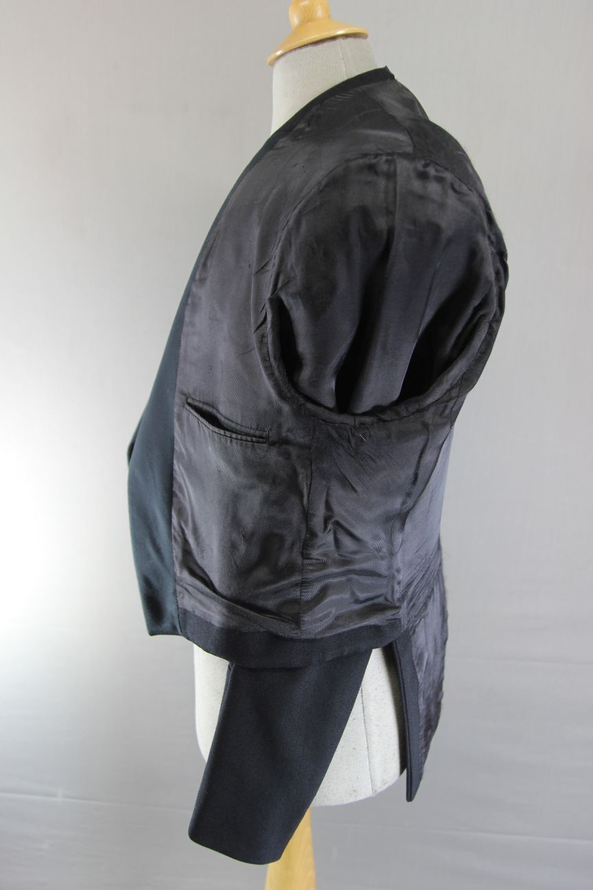 EX HIRE SCOTTISH CEREMONIAL PURE WOOL BLACK PRINCE CHARLIE JACKET 32IN (X SHORT)