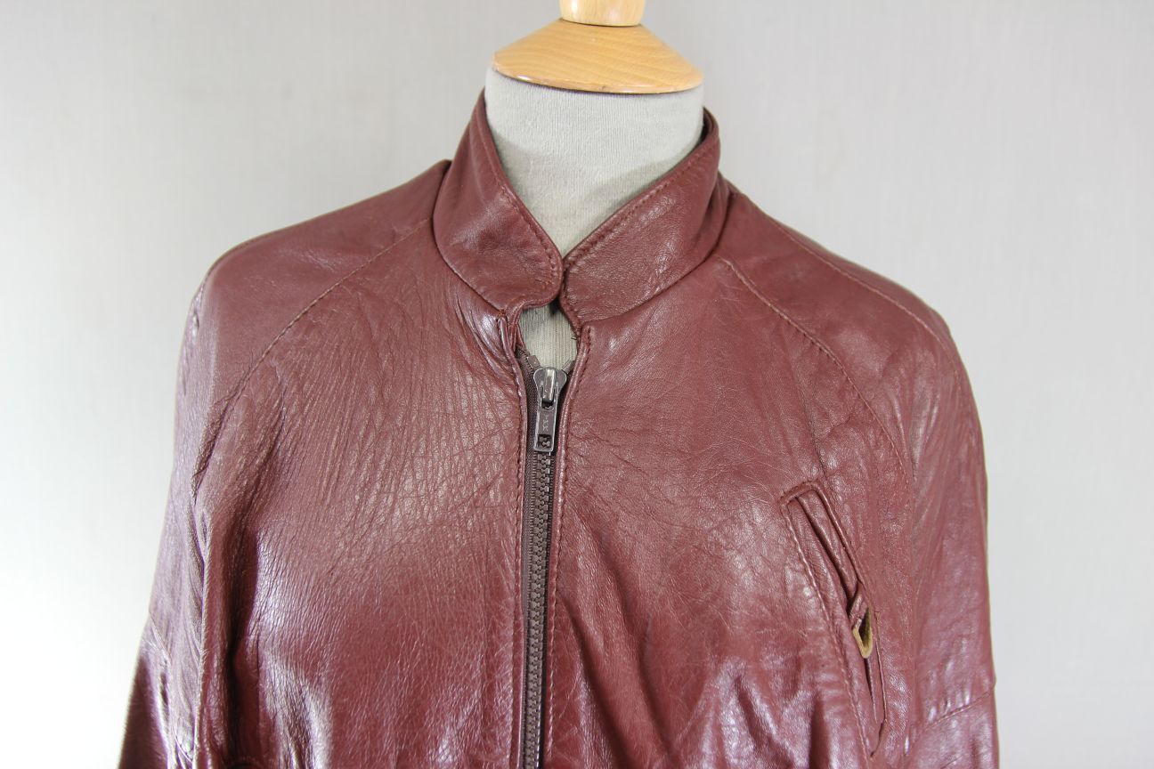 VINTAGE 1970'S BRITISH MADE C&A RED/BROWN CLASSIC LEATHER JACKET: SIZE 16/40 IN