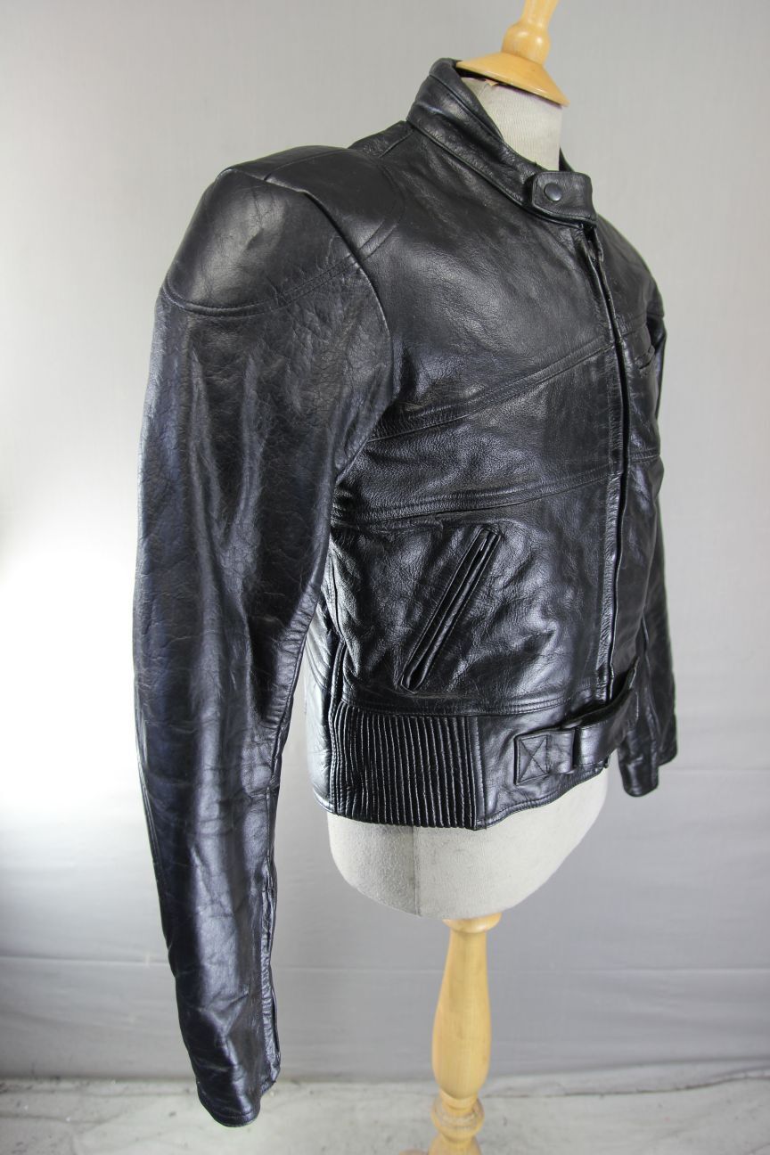 ASHMAN BLACK COWHIDE LEATHER BIKER JACKET + BACK/SHOULDER/ELBOW PROTECTORS 42 IN