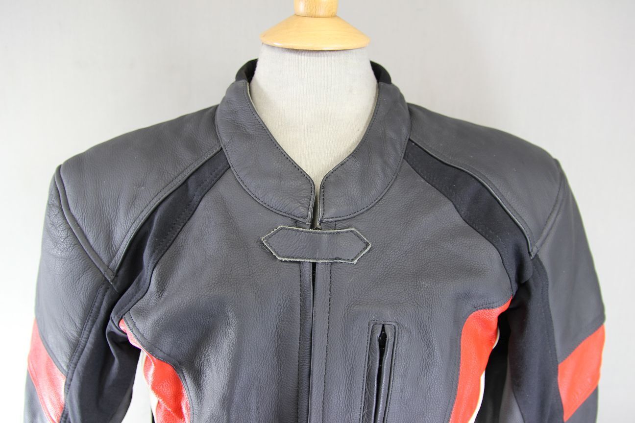 PLAYWELL BLACK, RED & WHITE LEATHER BIKER JACKET WITH REMOVABLE CE ARMOUR 40 IN