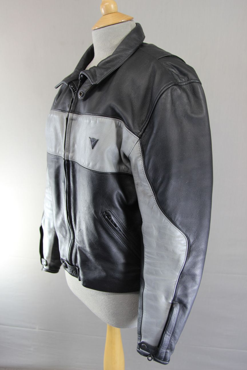 DAINESE BLACK & SILVER LEATHER BIKER JACKET WITH CE ARMOUR & THERMAL LINING 36IN