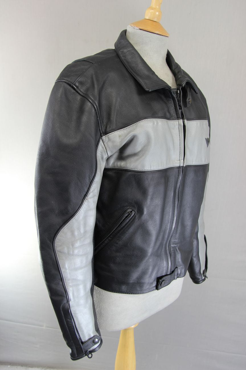 DAINESE BLACK & SILVER LEATHER BIKER JACKET WITH CE ARMOUR & THERMAL LINING 36IN