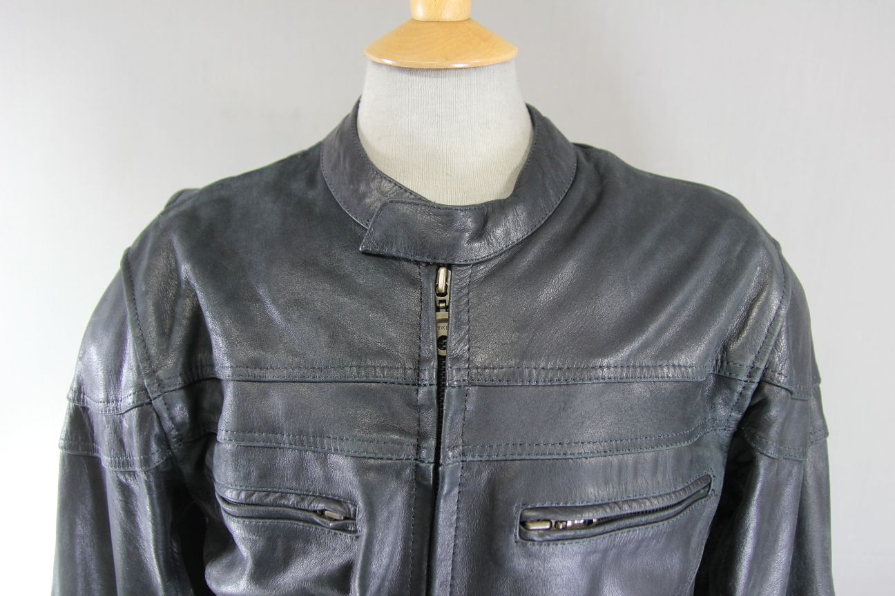 BLACK LEATHER BIKER JACKET + REMOVABLE BACK, SHOULDER & ELBOW CE ARMOUR 38IN/MED