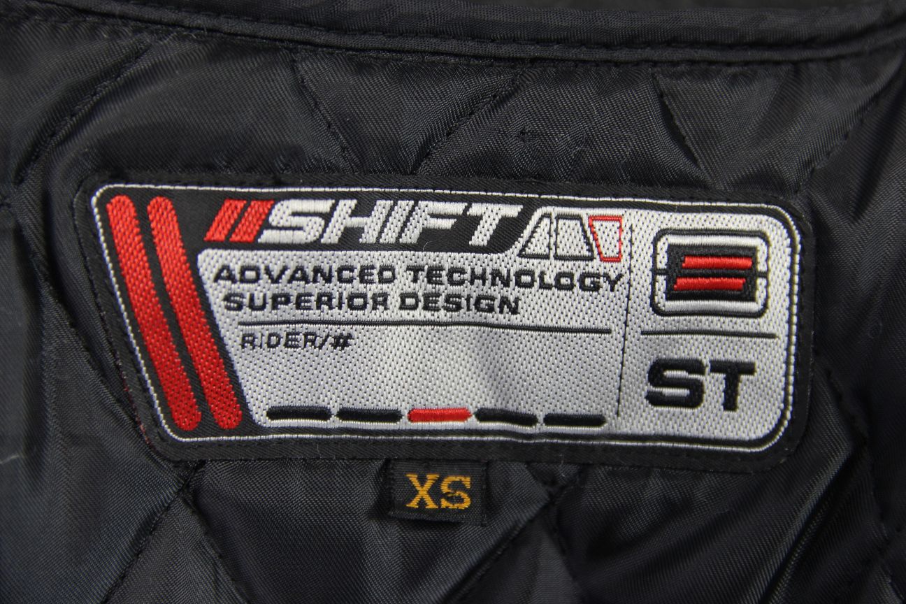 SWIFT BLACK LEATHER BIKER JACKET WITH CE ARMOUR & THERMAL LINING: 34 IN/X SMALL