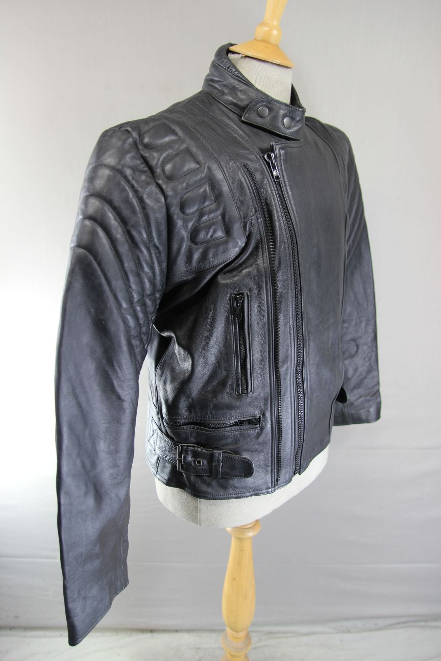 CLASSIC BLACK LEATHER BIKER JACKET WITH DETACHABLE THERMAL LINING 40-42 INCH