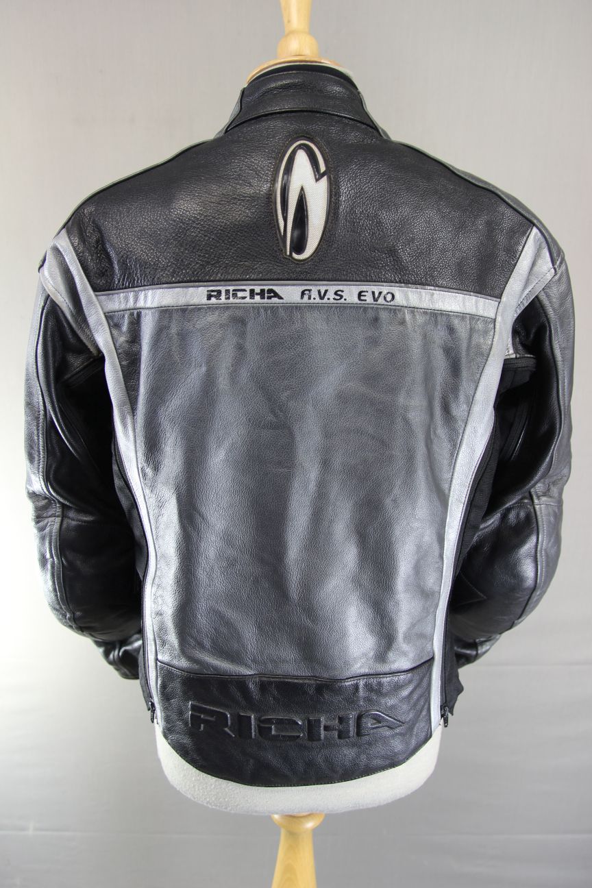 RICHA AVS EVO ALL SEASON LEATHER BIKER JACKET WITH CE ARMOUR/THERMAL LINING 38IN