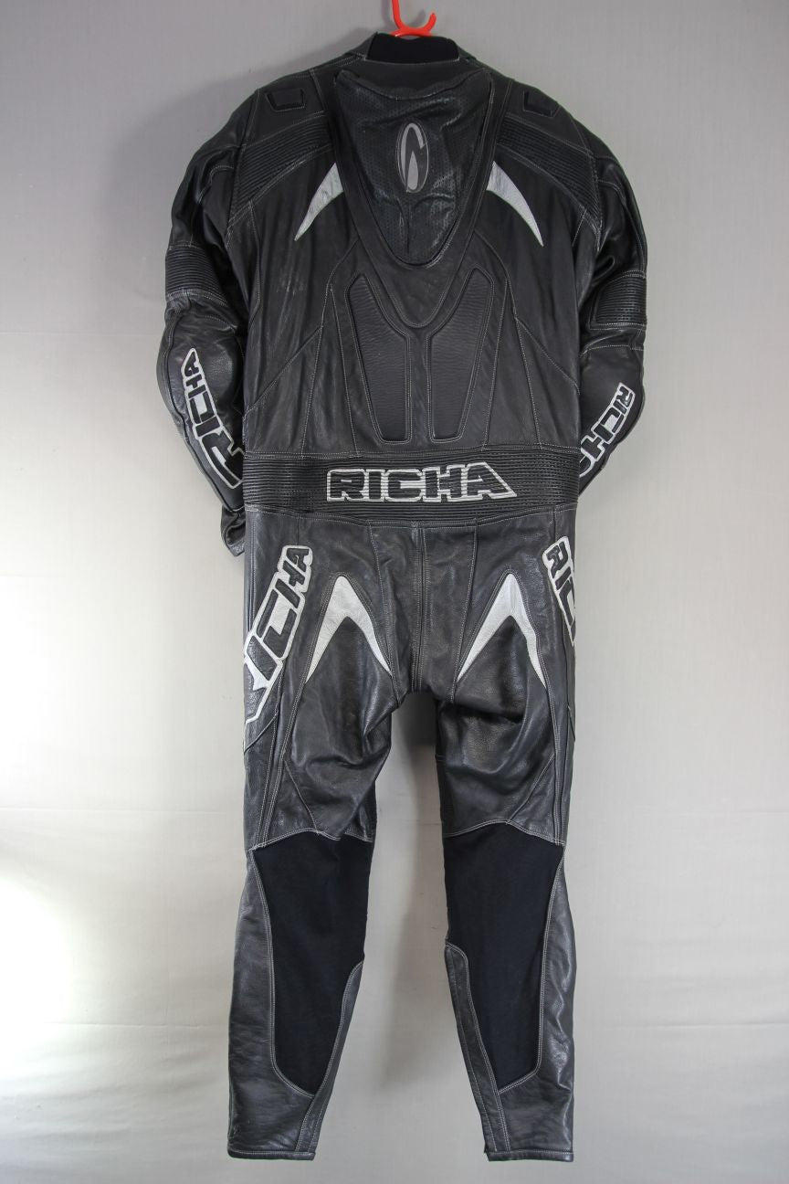 RICHA 1PIECE BLACK & SILVER LEATHER BIKER SUIT + CE ARMOUR & KNEE SLIDERS 46-48"