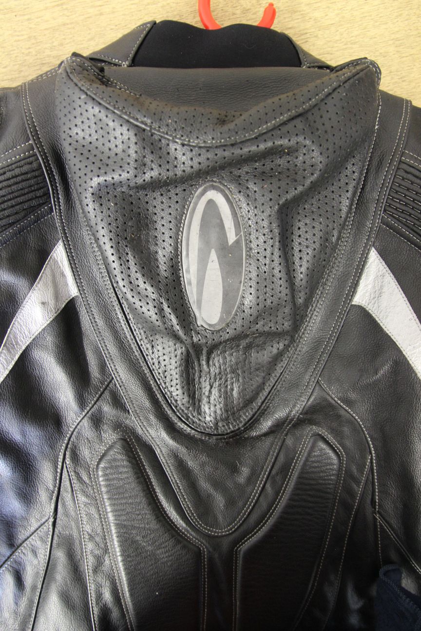 RICHA 1PIECE BLACK & SILVER LEATHER BIKER SUIT + CE ARMOUR & KNEE SLIDERS 46-48"