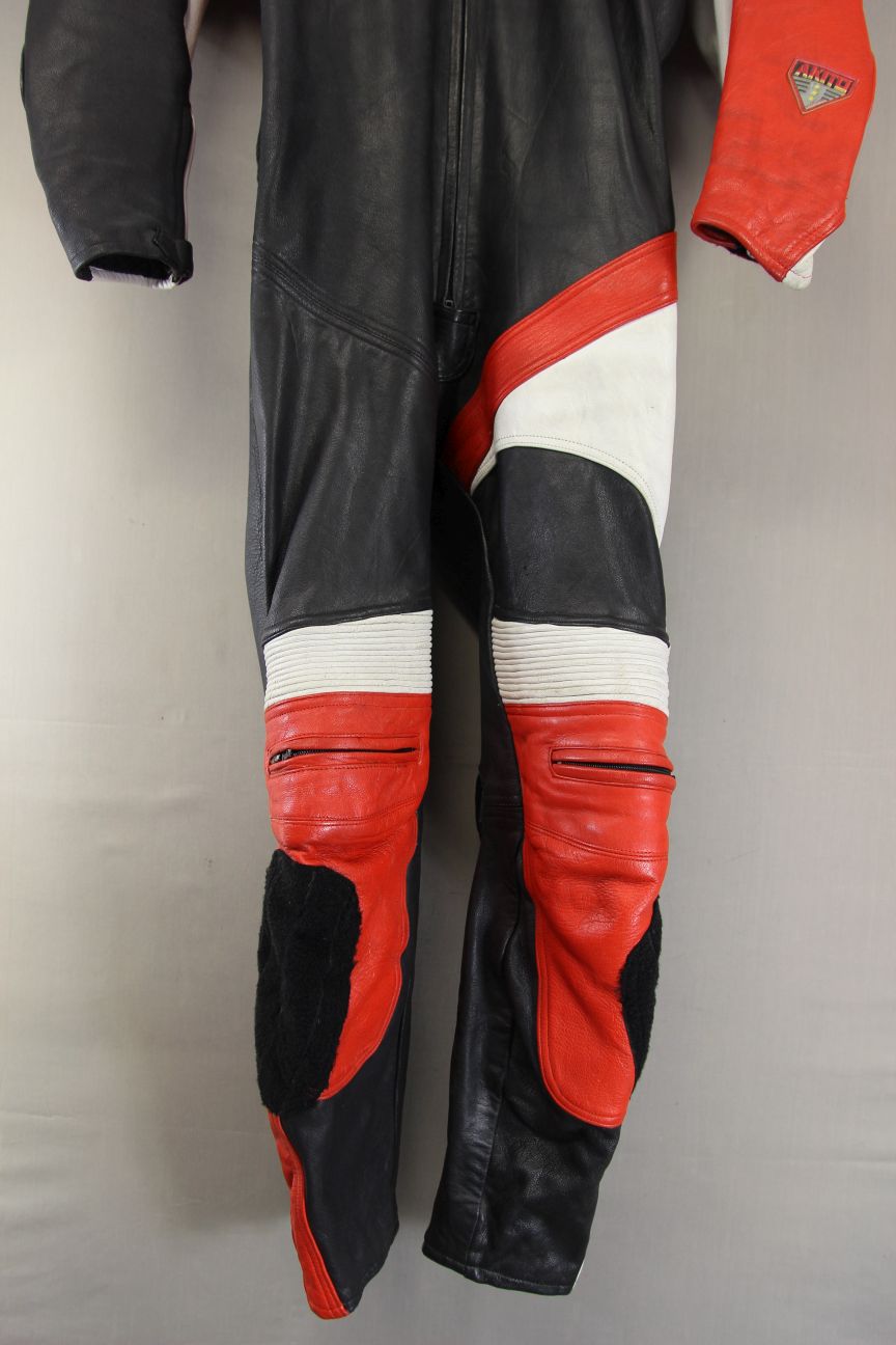 AKITO DAYTONA 1PIECE BLACK, RED & WHITE LEATHER BIKER SUIT CHEST 44-46/WAIST 40"