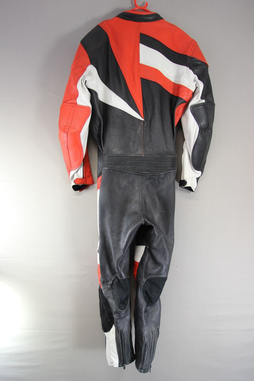AKITO DAYTONA 1PIECE BLACK, RED & WHITE LEATHER BIKER SUIT CHEST 44-46/WAIST 40"