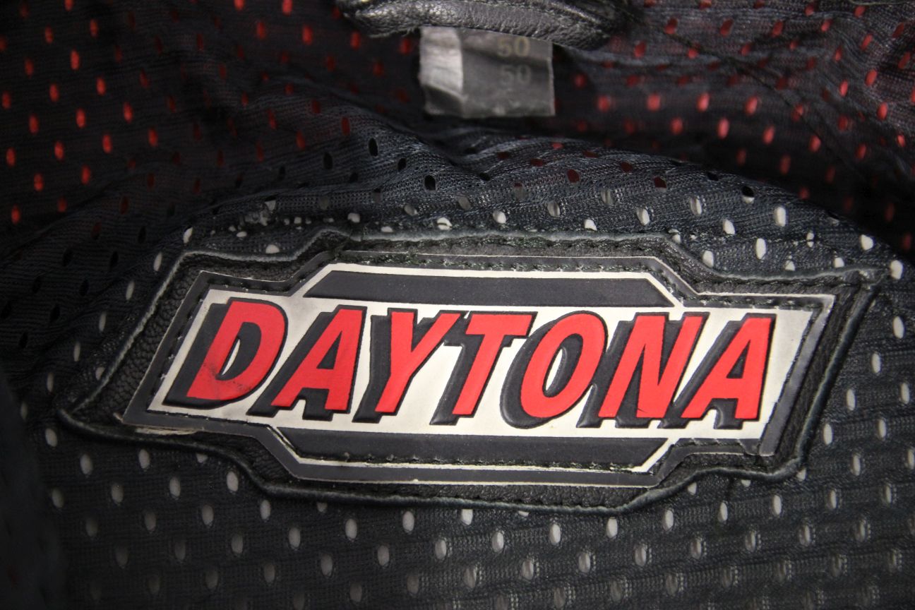 AKITO DAYTONA 1PIECE BLACK, RED & WHITE LEATHER BIKER SUIT CHEST 44-46/WAIST 40"
