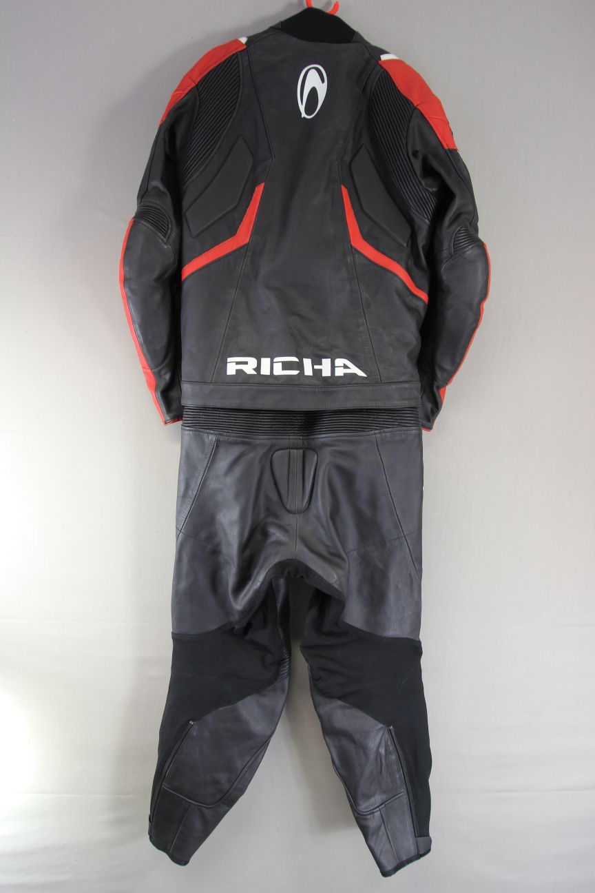 RICHA 2 PIECE BLACK & RED LEATHER BIKER SUIT WITH CE ARMOUR CHEST 42"/WAIST 32"