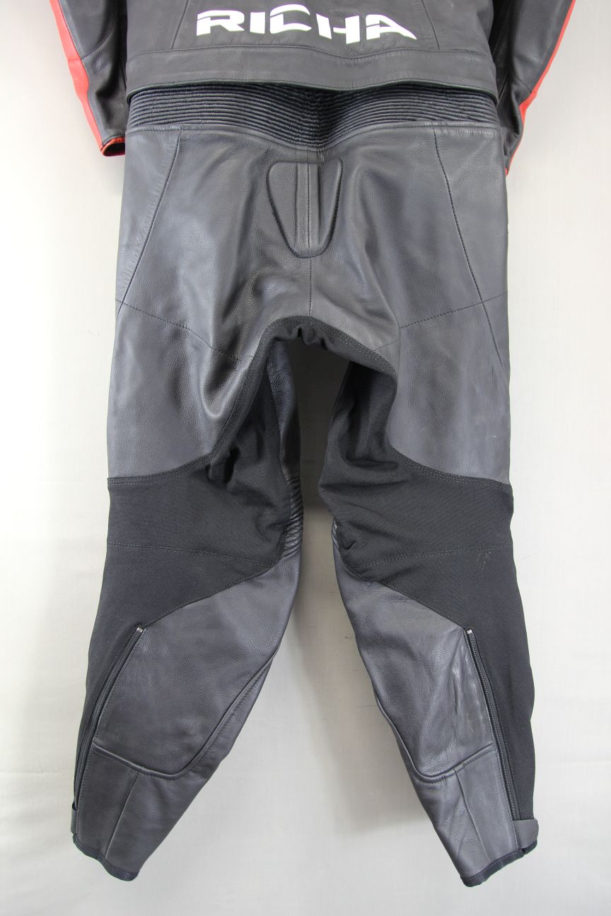 RICHA 2 PIECE BLACK & RED LEATHER BIKER SUIT WITH CE ARMOUR CHEST 42"/WAIST 32"