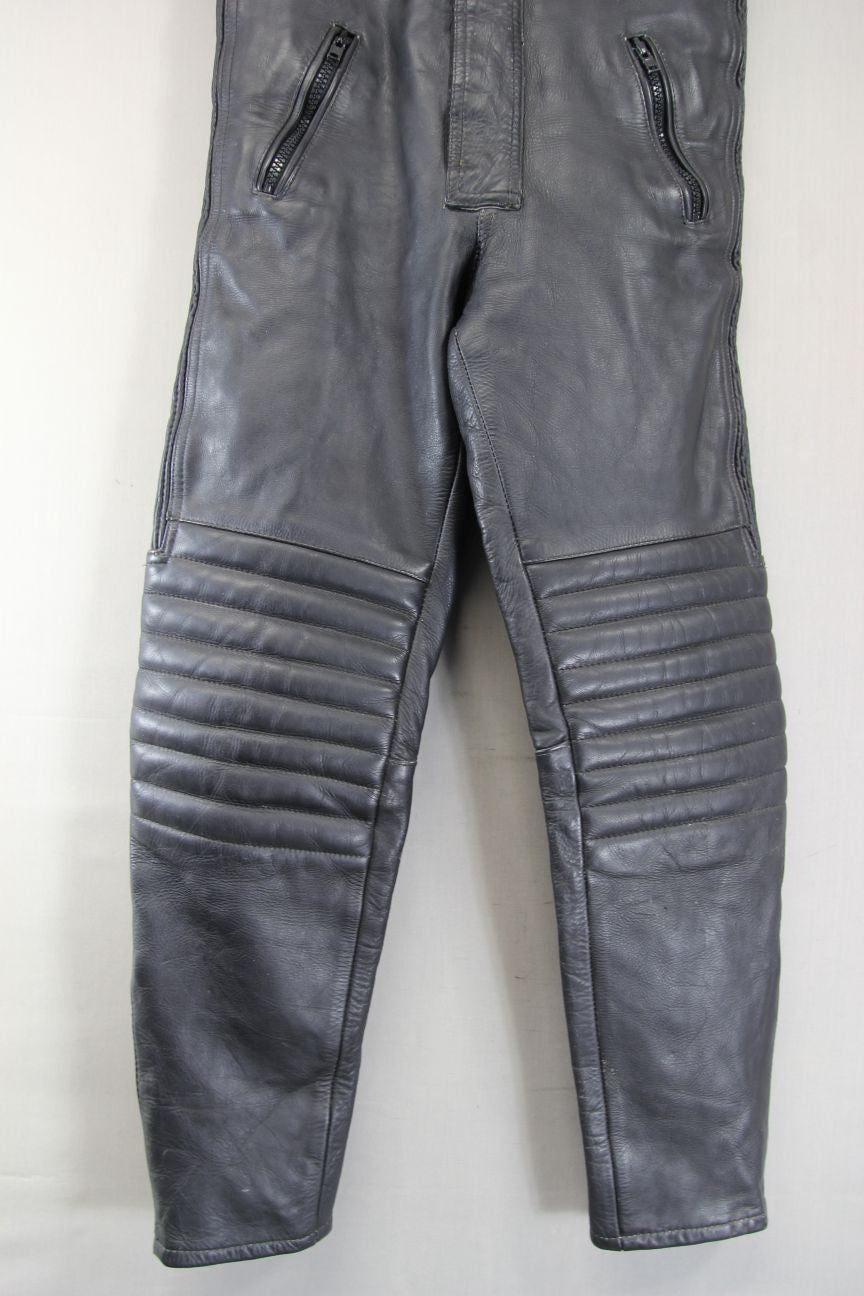 JTS BLACK LEATHER BIKER BIB & BRACE SALOPETTES: WAIST 34 INCH/INSIDE LEG 29 INCH