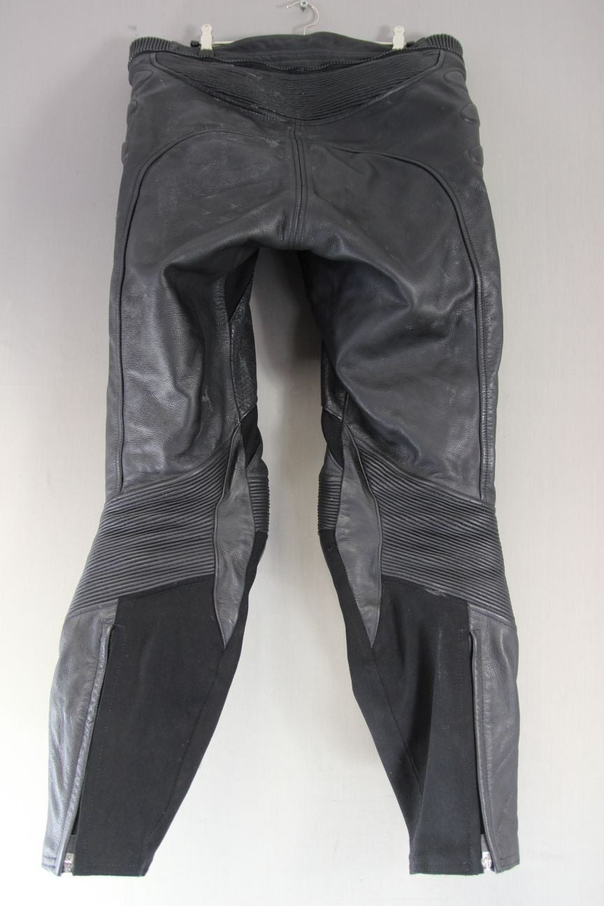 WEISE BLACK LEATHER BIKER TROUSERS WITH HIP & KNEE CE ARMOUR WAIST 32/LEG 32"