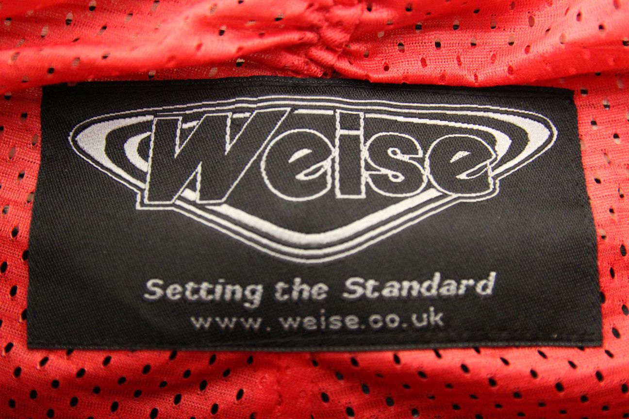 WEISE BLACK LEATHER BIKER TROUSERS WITH HIP & KNEE CE ARMOUR WAIST 32/LEG 32"
