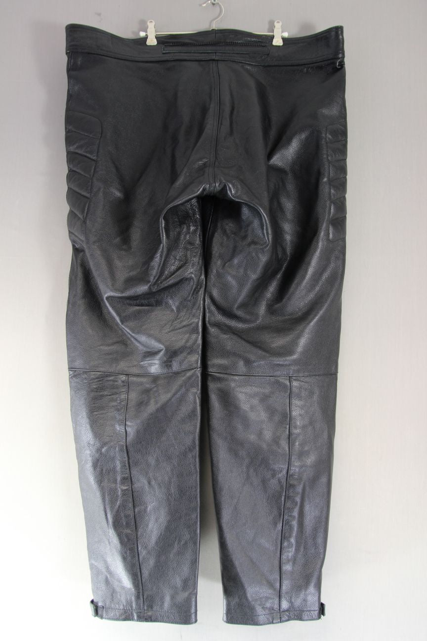 SKINTAN BLACK LEATHER BIKER TROUSERS WITH CE KNEE ARMOUR WAIST 44"/LEG 31-32"