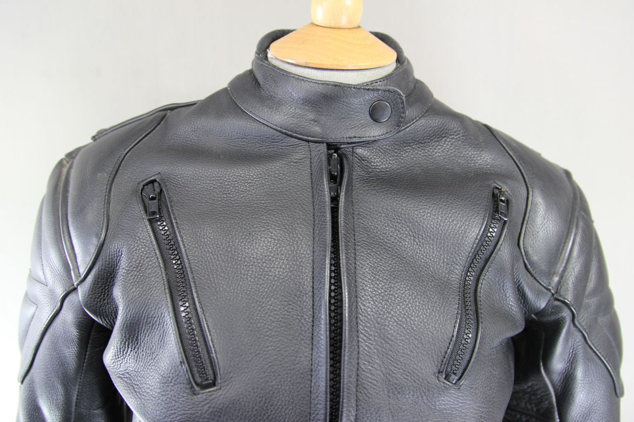 RIOSSI BLACK COWHIDE LEATHER BIKER JACKET WITH PROTECTORS/THERMAL LINING SIZE 10