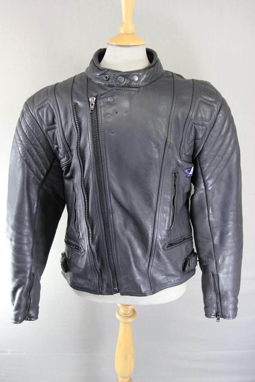 AKITO BLACK LEATHER BIKER JACKET WITH BACK, SHOULDER & ELBOW CE ARMOUR 40-42"