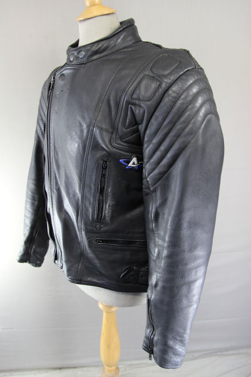 AKITO BLACK LEATHER BIKER JACKET WITH BACK, SHOULDER & ELBOW CE ARMOUR 40-42"