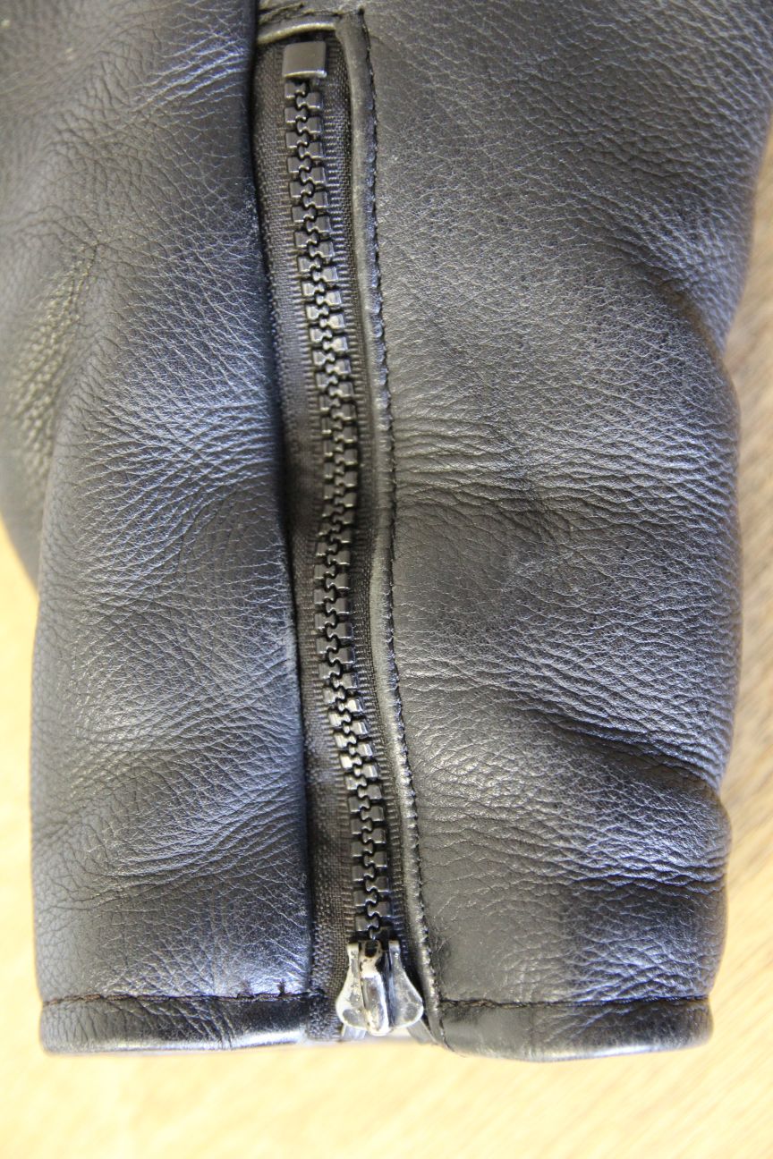 AKITO BLACK LEATHER BIKER JACKET WITH BACK, SHOULDER & ELBOW CE ARMOUR 40-42"