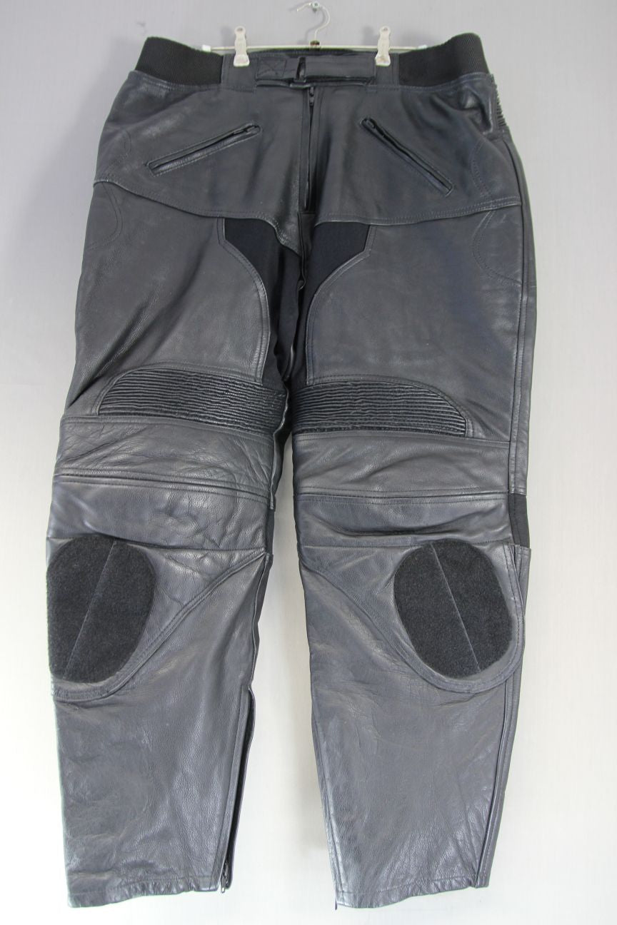 BIKERS GEAR BLACK LEATHER TROUSERS WITH PROTECTORS: WAIST 40 INCH/LEG 31 INCH