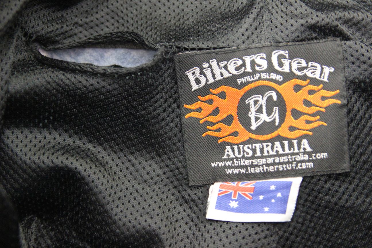 BIKERS GEAR BLACK LEATHER TROUSERS WITH PROTECTORS: WAIST 40 INCH/LEG 31 INCH