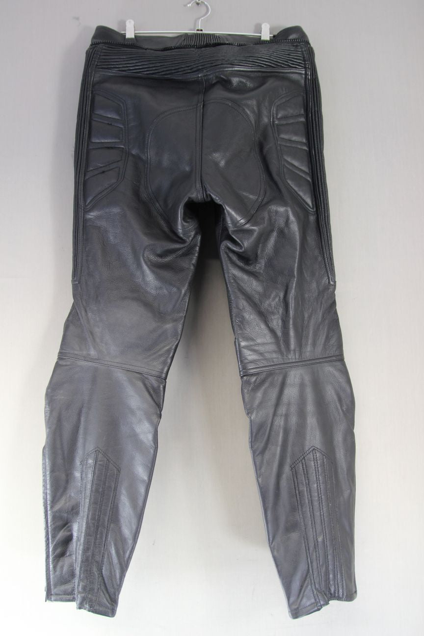 AKITO G-FORCE BLACK LEATHER BIKER TROUSERS: WAIST 32 INCHES/INSIDE LEG 29 INCHES