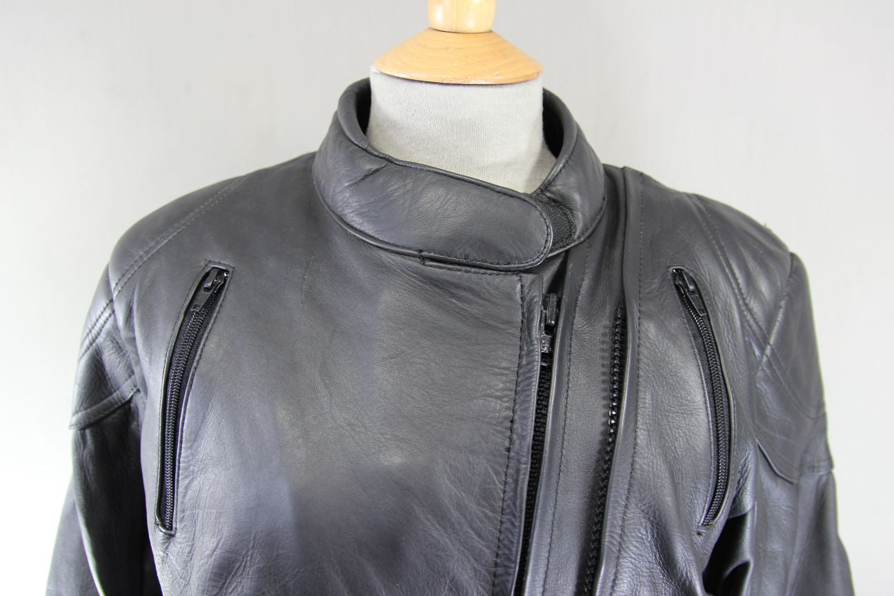 ASHMAN BLACK COWHIDE LEATHER BIKER JACKET WITH THERMAL LINING: SIZE 16