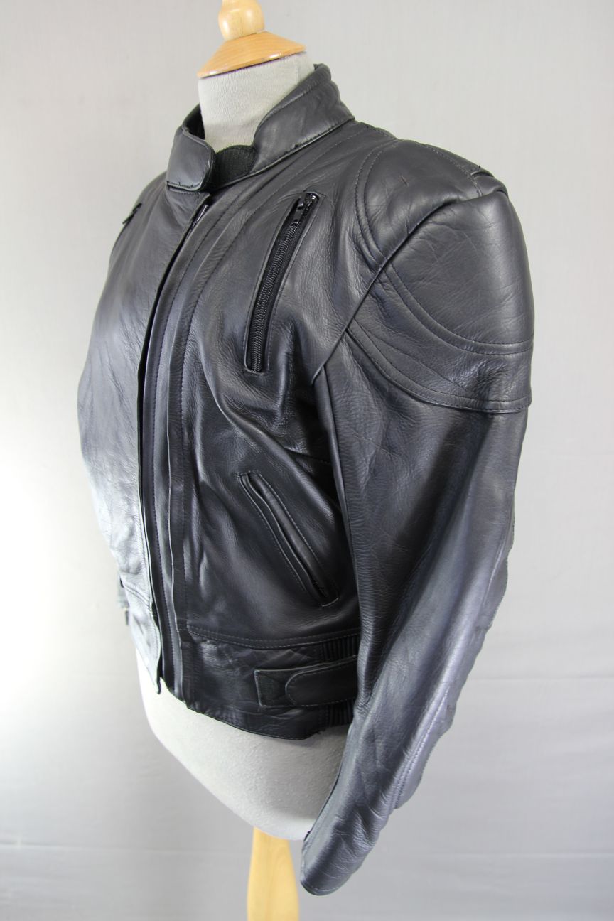 ASHMAN BLACK COWHIDE LEATHER BIKER JACKET WITH THERMAL LINING: SIZE 16
