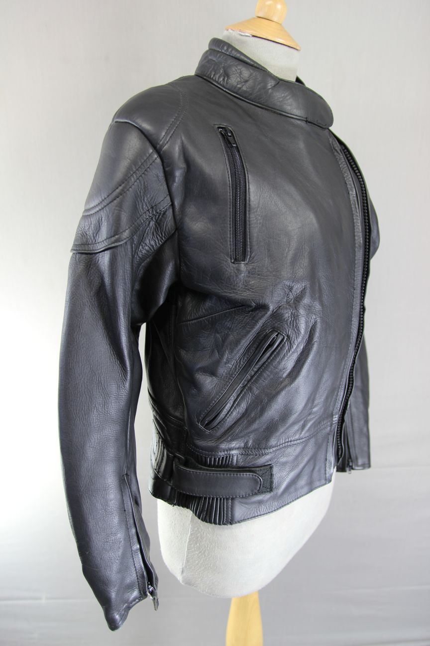 ASHMAN BLACK COWHIDE LEATHER BIKER JACKET WITH THERMAL LINING: SIZE 16