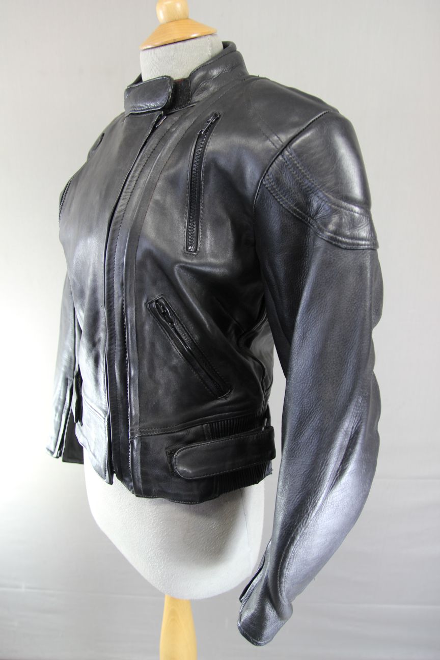 ASHMAN BLACK COWHIDE LEATHER BIKER JACKET WITH REMOVABLE PROTECTORS: SIZE 12
