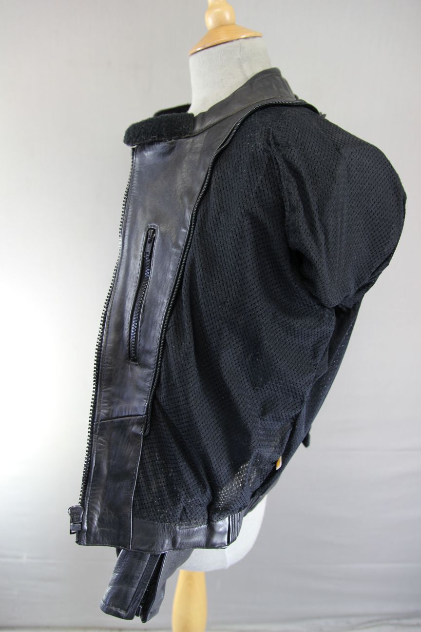ASHMAN BLACK COWHIDE LEATHER BIKER JACKET WITH REMOVABLE PROTECTORS: SIZE 12
