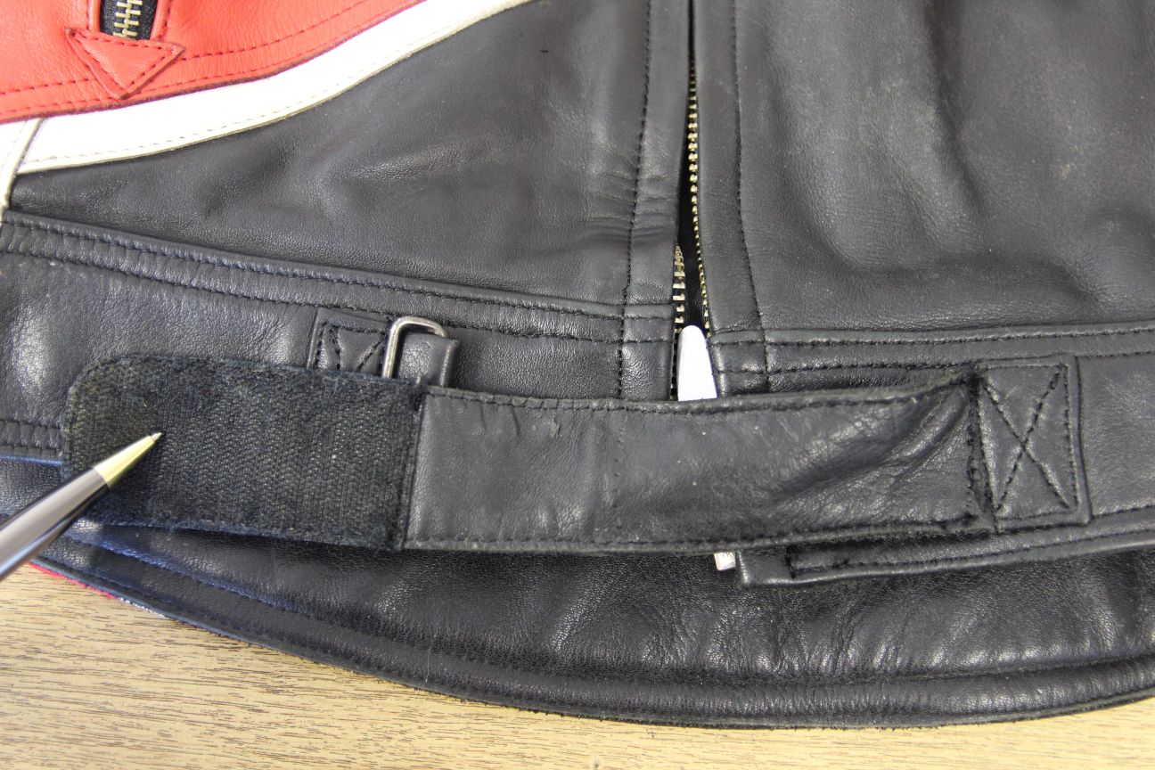 VINTAGE TEKNIC BLACK, RED & WHITE LEATHER BIKER JACKET 38-40 INCH CHEST