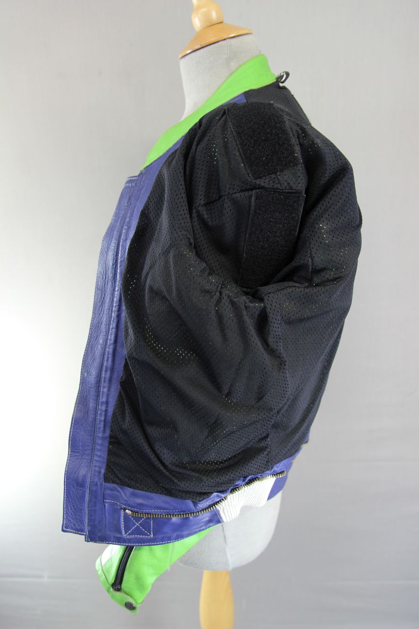 CORNER RACING/SPORTS BLUE, GREEN & WHITE LEATHER BIKER JACKET: 38-40 INCH CHEST
