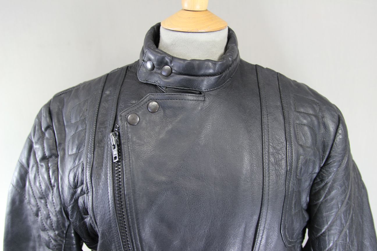 CLASSIC 'BORN FREE' BLACK COWHIDE LEATHER BIKER JACKET 38-40 INCH CHEST